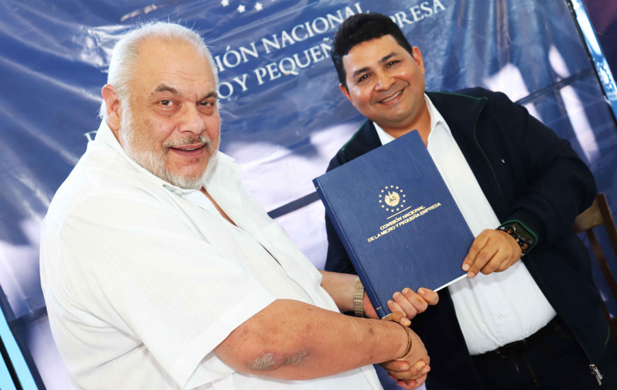 CONAMYPE y Alcaldía de Ilopango firman convenio para el desarrollo económico local