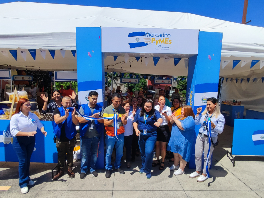 Walmart realiza mercadito para promover productos de pymes salvadoreñas