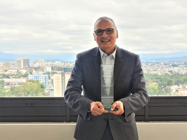 “AWARDS OF HAPPINESS” otorga galardón a José Raúl González, CEO de Progreso, por su liderazgo