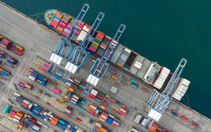 Riesgos políticos, económicos y sociales amenazan la productividad de los puertos latinoamericanos