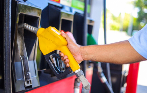 Super gasoline price up US$0.04, but regular gasoline down US$0.06 and diesel down US$0.13