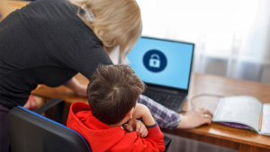 Ciberbullying ¿Qué ve y compra mi  hijo a través de su laptop?