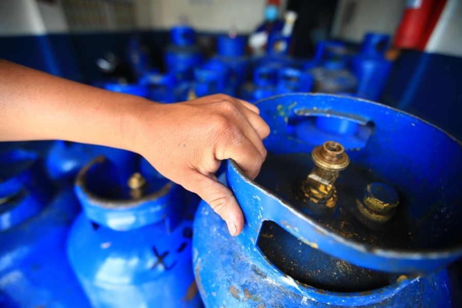 25 lb. gas cylinder will have a slight price decrease and will cost the public US$12.64 without subsidy