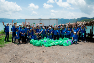 Fundación Holcim volunteers carry out a cleanup day at Lake Coatepeque