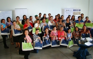 AES El Salvador capacita a mujeres emprendedoras en su taller AES Mujer-EMPRETEC