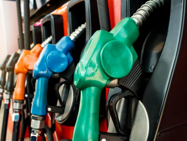 Salvadoreños pagarán hasta US$0.09 menos por gasolina súper y diesel