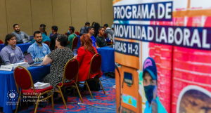 Cancillería entrevista a más de mil salvadoreños para trabajar en Estados Unidos