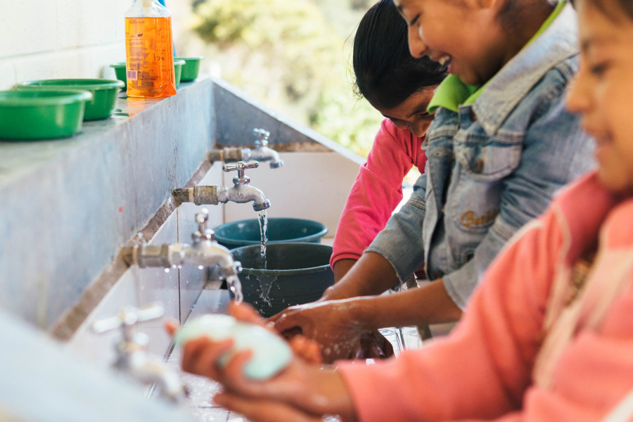 Kimberly-Clark promueve más acceso a saneamiento básico e higiene para 2.5 millones de personas en Latinoamérica