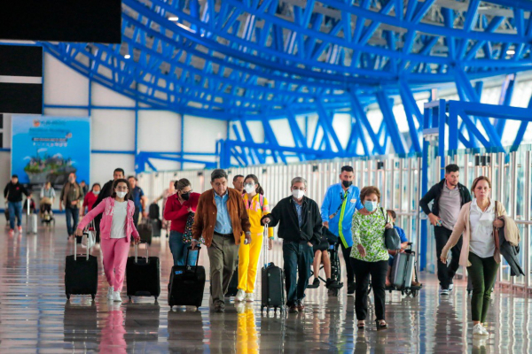 Aeropuerto de El Salvador atendió más de 1.2 millones de viajeros en lo que va del año