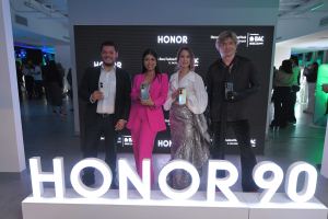 El estilo y la tecnología se fusionan con el lanzamiento del HONOR 90 en el Fashion Week 2023
