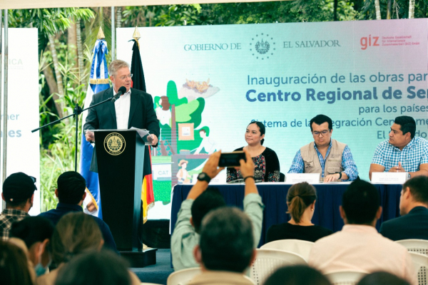 El Salvador inaugura obras para fortalecer al Centro Regional de Semillas Forestales
