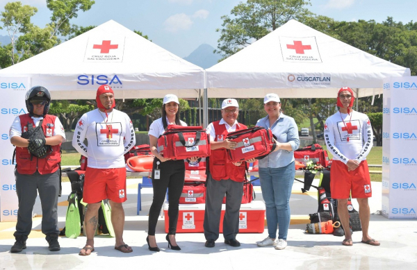 Banco CUSCATLAN y SISA Seguros entregan donativo a Cruz Roja Salvadoreña para la atención de emergencias en Semana Santa 2023