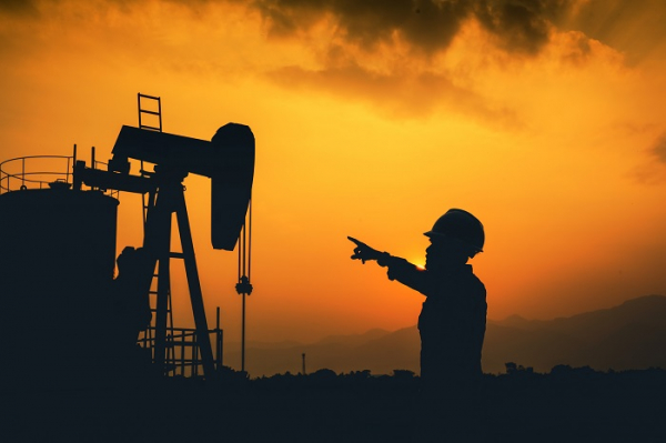 El petróleo cae 7% y vuelve a negociarse cerca de los US$100 el barril