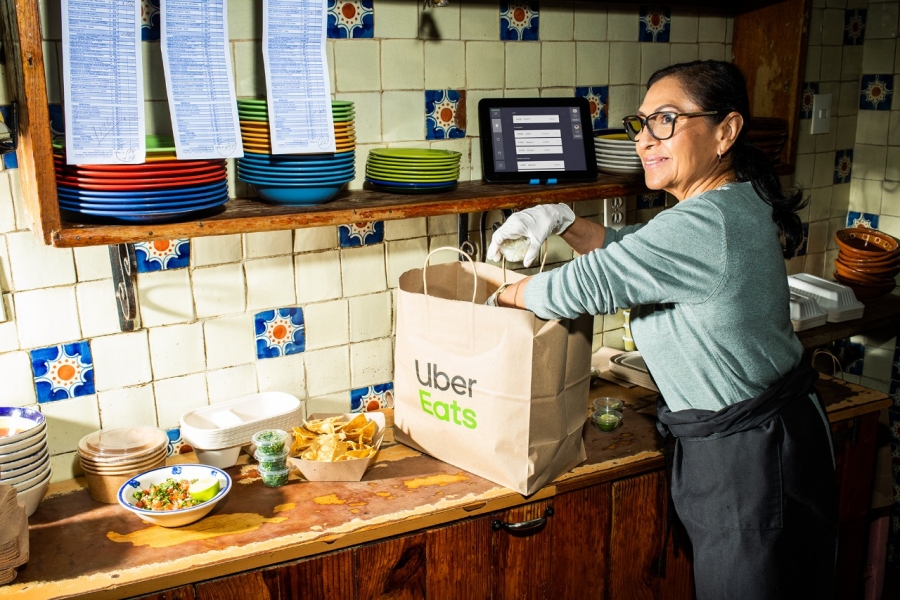Uber Eats resalta el sabor salvadoreño celebrando el Bicentenario