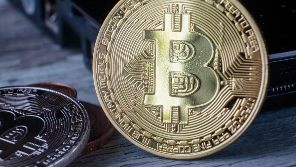 Bitcoin llegó a los US$50 mil, siendo su valor más alto desde 2021