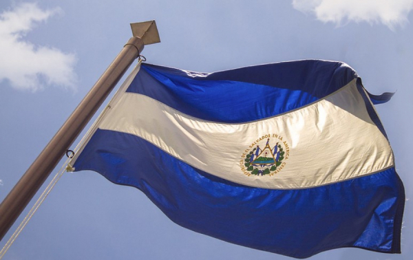 U.S. extends TPS re-registration periods for El Salvador to 18 months