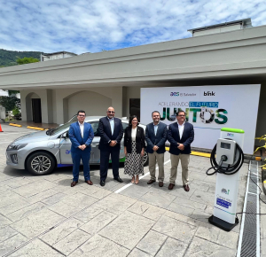 AES y Blink establecen alianza para impulsar la electromovilidad en El Salvador
