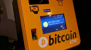Ministro de Hacienda: “los US$30 en Bitcoin son para usarlos a través de la aplicación, no podrán sacarlos en el cajero en dólares”