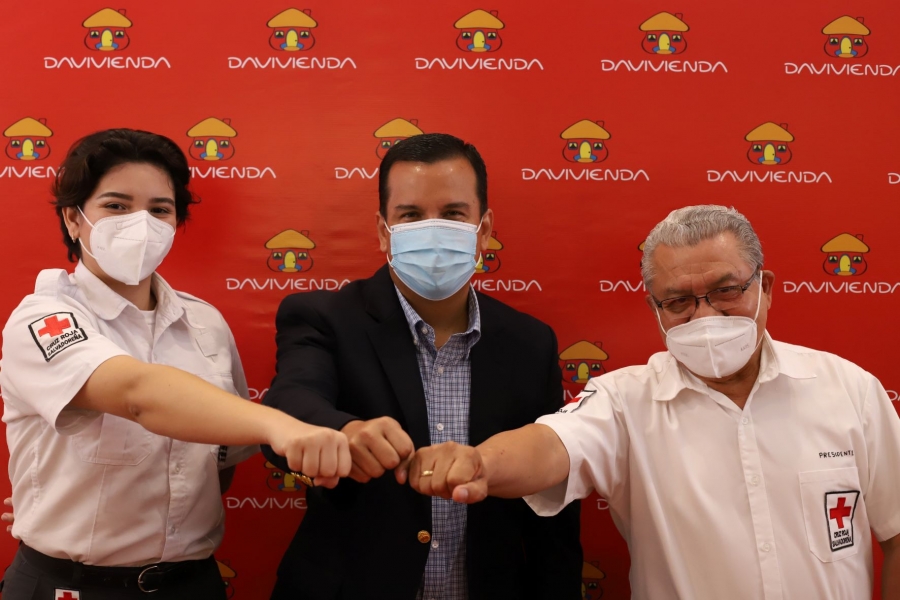 Davivienda entregó un donativo por US$10 mil a Cruz Roja Salvadoreña para la compra de equipo