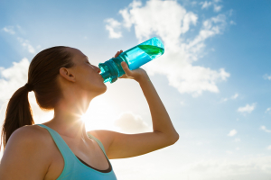 Cómo el agua mejora la salud del sistema digestivo