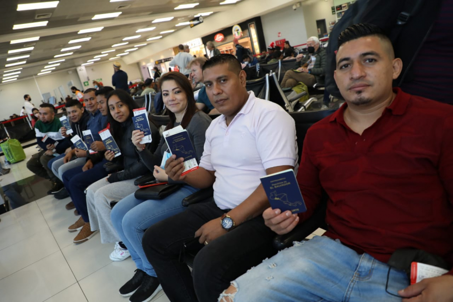 El Ministerio de Trabajo envió un nuevo contingente de salvadoreños a Canadá