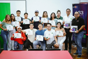 MOVISTAR El Salvador impulsa la sostenibilidad y el reciclaje de electronicos en universidades de país