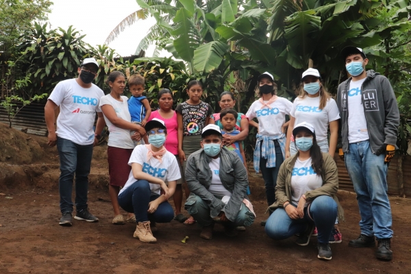 Porsche, Grupo Q y TECHO donan viviendas a familias salvadoreñas