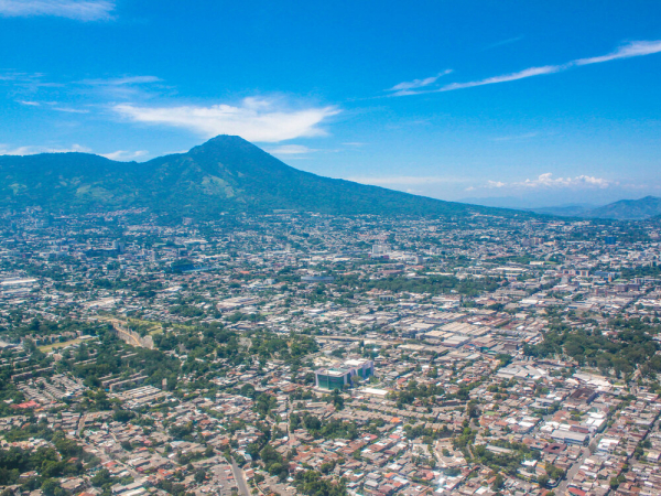 BCIE canalizará US$350 mill. a El Salvador para apoyar políticas de desarrollo y reactivación económica