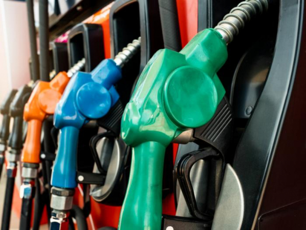 Salvadorans will pay up to US$0.09 less for super and diesel gasoline
