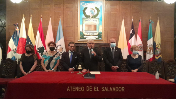 ATENEO de El Salvador en su séptima edición entrega a cinco grandes artistas nacionales