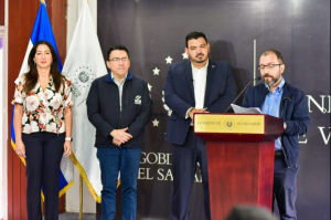 Ministerio de Vivienda delivers property deeds to thirteen families of San Vicente