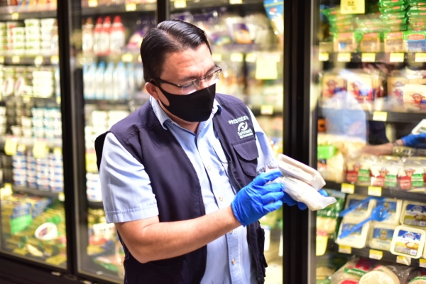 Defensoría activa inspecciones en supermercados para proteger a consumidores en Navidad