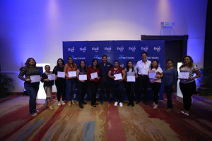 Director Ejecutivo de Millicom/Tigo se reúne con microempresarias “Conectadas”  exitosas