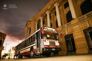 Más de 14,000 personas han recorrido El Salvador en los “Buses Alegres”