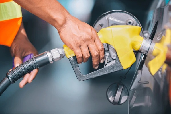 Precio de los combustibles siguen a la baja