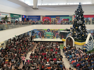 Santa llega a Plaza Mundo para dar alegría a sus visitantes