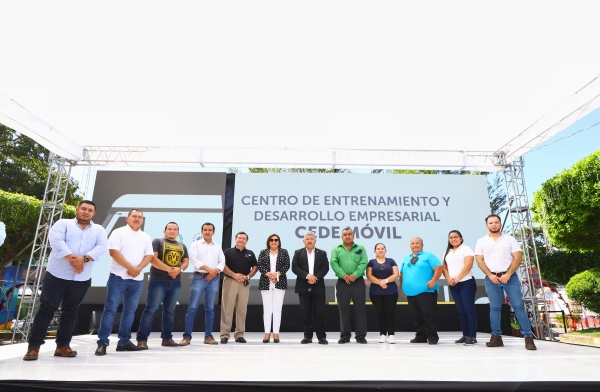BANDESAL acerca los servicios del CEDE Móvil a los habitantes de San Rafael Obrajuelo