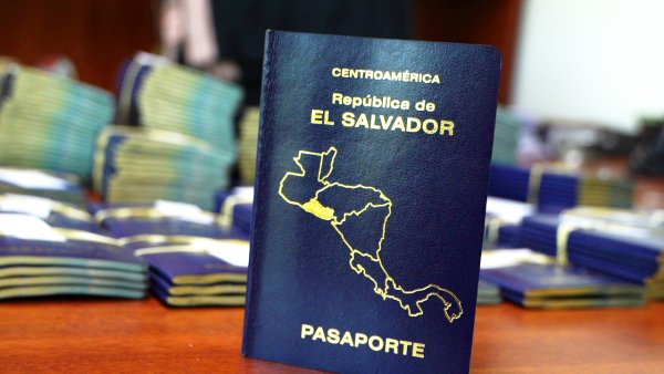 A través de Cancillería se han entregado más de 850 mil pasaportes en Estados Unidos