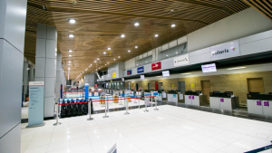 CEPA buscará ampliar área de Check In y parqueos del Aeropuerto Internacional del país