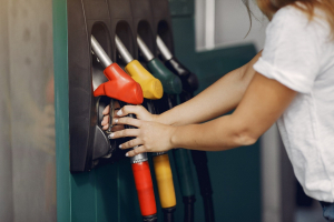 Galón de gasolina súper costará casi US$5, regular y diésel suben hasta US$0.28