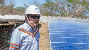 AES construye planta solar a cliente comercial