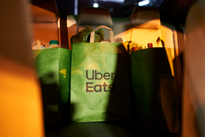 Chef Carlos Salazar y Uber Eats dan recomendaciones para celebrar un San Valentín único