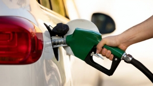El precio de la gasolina presenta una baja para los próximos días