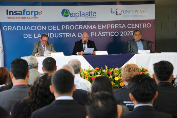 Insaforp y Fundeplast impulsan la empleabilidad de jóvenes en la industria del plástico 