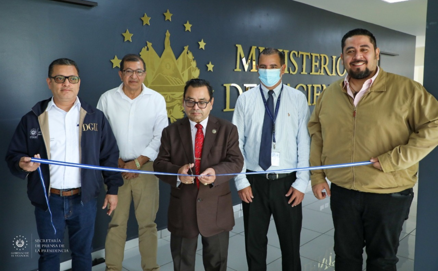 Entregan nuevas instalaciones del Centro de Atención Exprés del Ministerio de Hacienda en San Vicente
