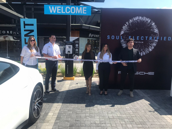Porsche inaugura nueva estación de carga eléctrica en Las Ramblas, Santa Tecla