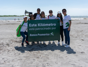 Banco Promerica realiza limpieza de playas para conmemorar el día del voluntariado de Grupo Promerica