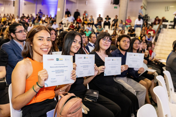 El Salvador desarrolla feria de empleo para jóvenes del programa English to Connect