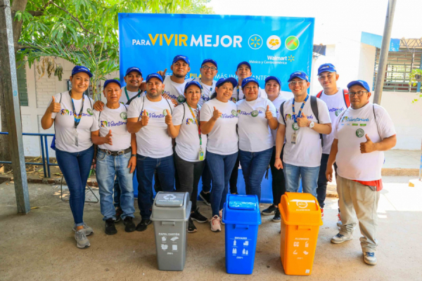 Walmart carries out regenerative volunteering at El Zonte beach, La Libertad