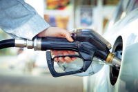 Reducción entre los US$0.09 y los US$0.14 en los precios de la gasolina y el diésel